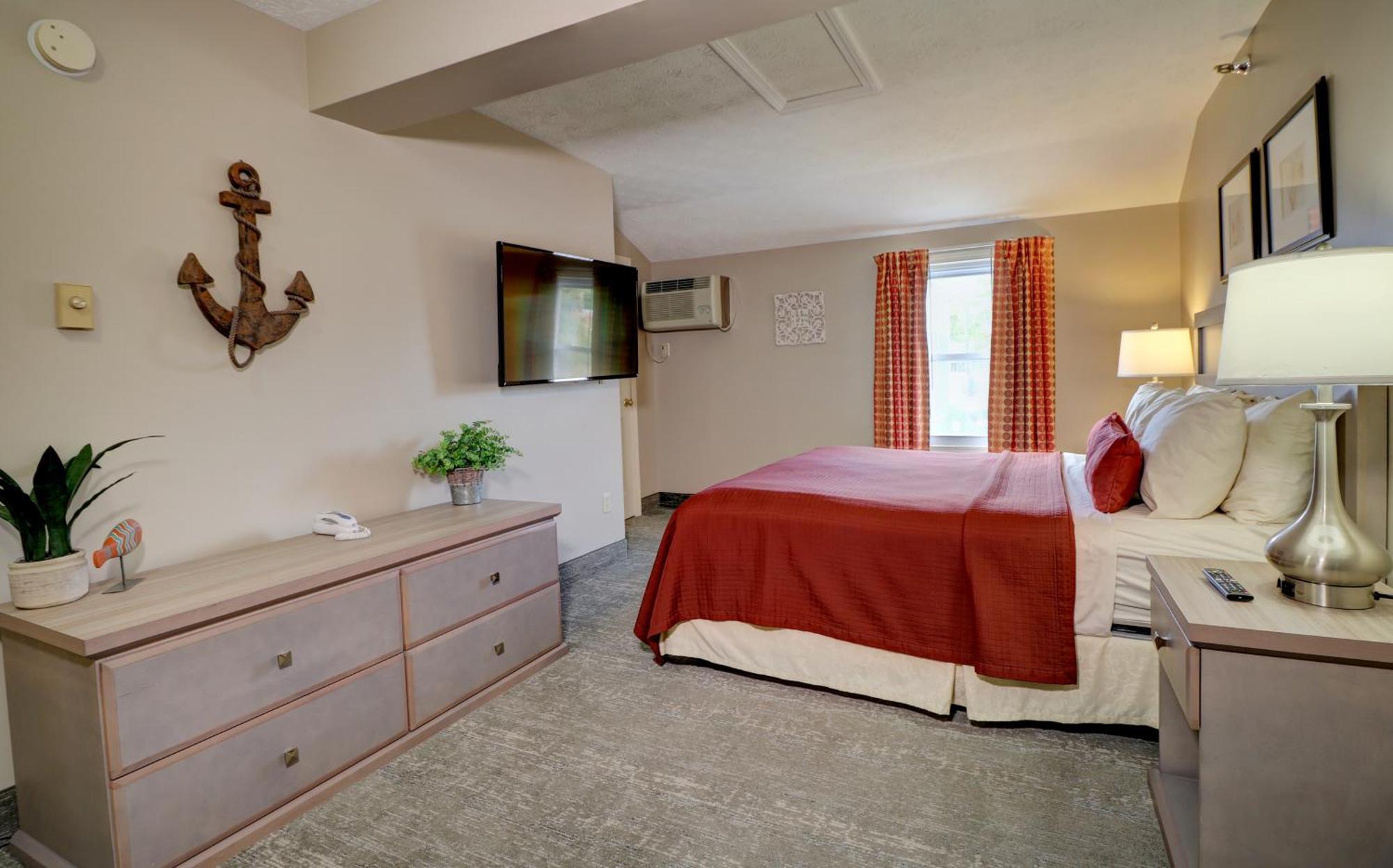 2-Bedroom Suite or Queen bed,1657189424:JPEG